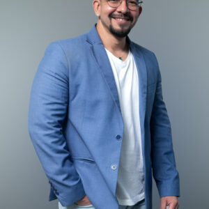 Danny Pérez, docente del curso de Moxibustión Animal de Acupcan